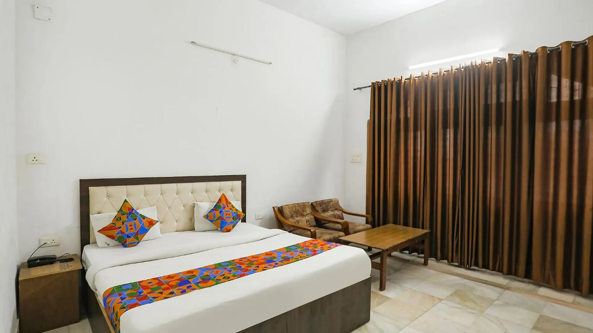 فندق Fabexpress Prashansa Palace فاراناسي