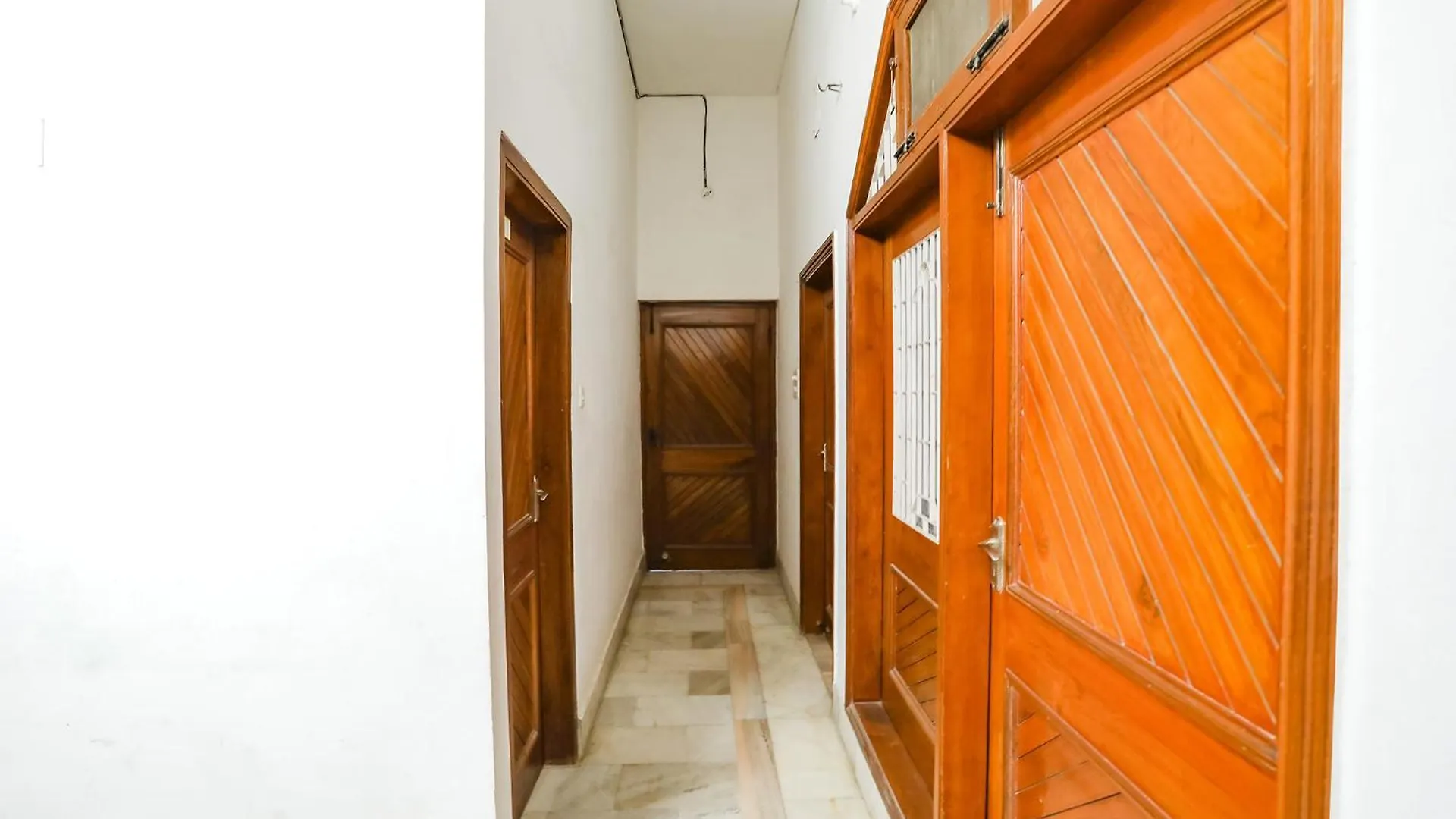 *** فندق Fabexpress Prashansa Palace فاراناسي الهند