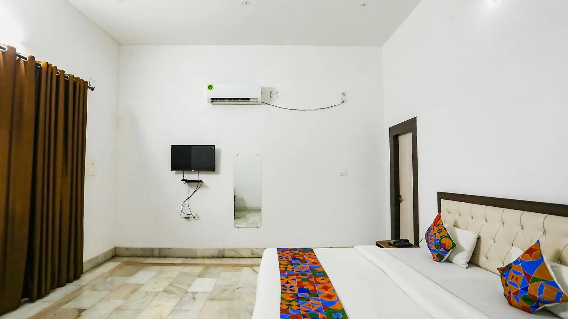 Fabexpress Prashansa Palace فاراناسي 3*,
