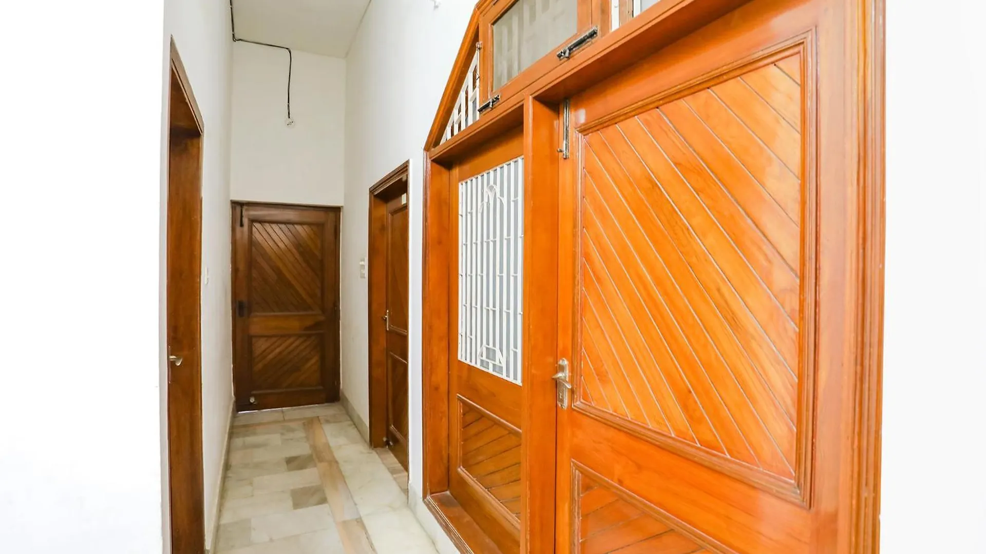 فندق Fabexpress Prashansa Palace فاراناسي